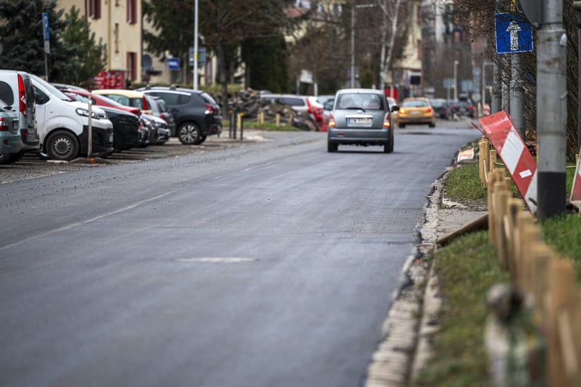Ulica Bezpieczna w przedostatni dzień remontu